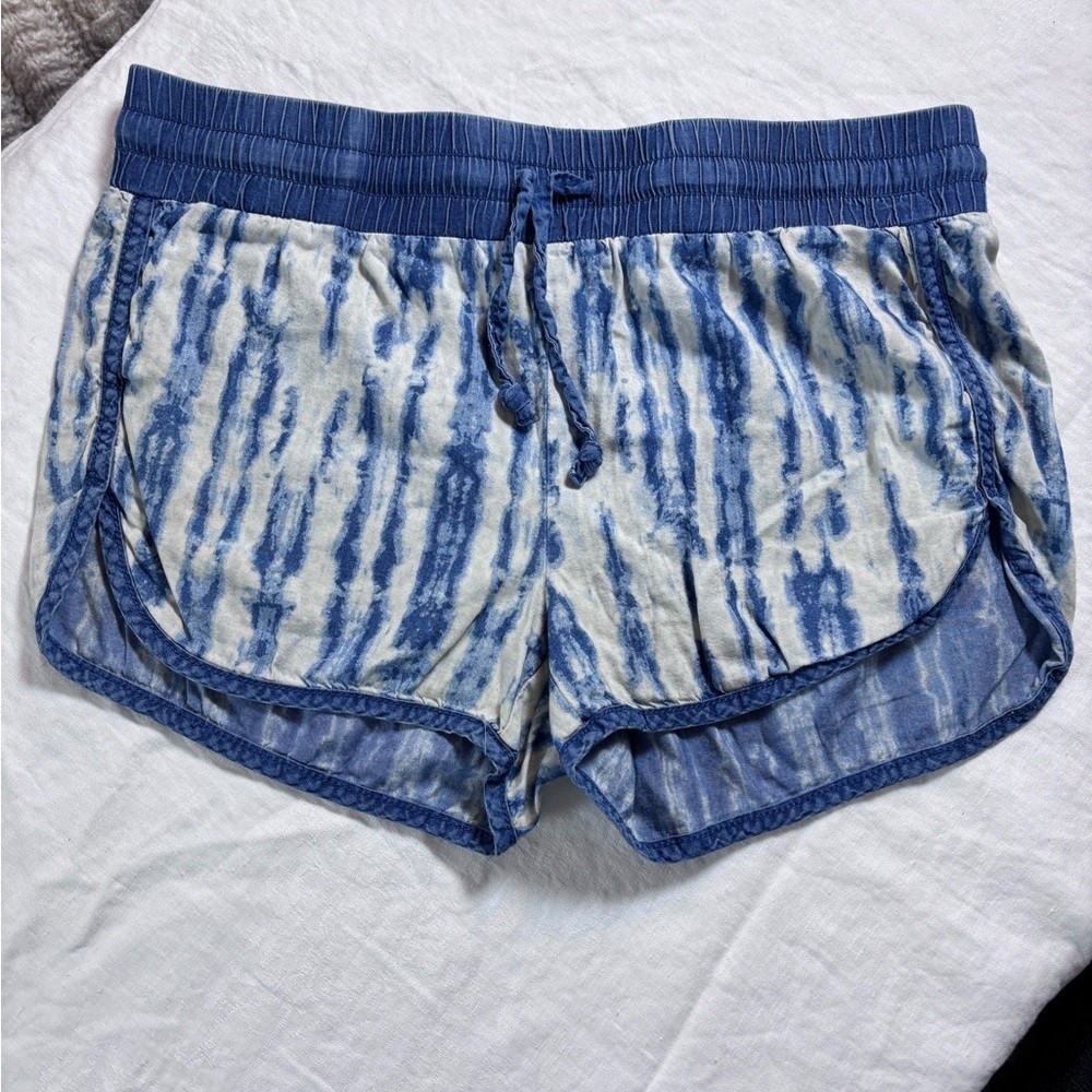 Celebrity Pink Women’s Blue and White Tie Dye Pull on Athletic Shorts Size S